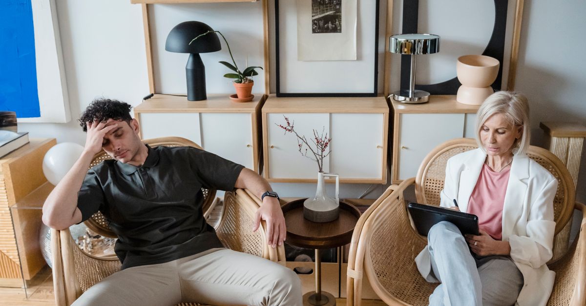 How Cognitive Behavioural Therapy Addresses Negative Thought Patterns